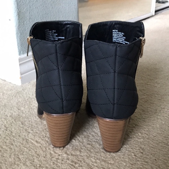 Black heeled booties - Picture 2 of 4